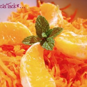 Salade de carottes râpées, oranges et menthe fraîche