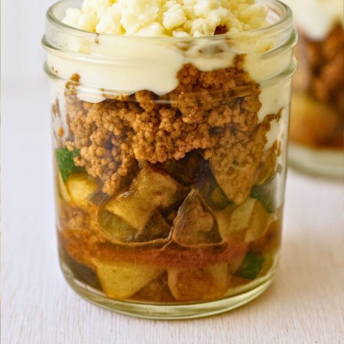 Moussaka en verrine avec couches d'ingrédients