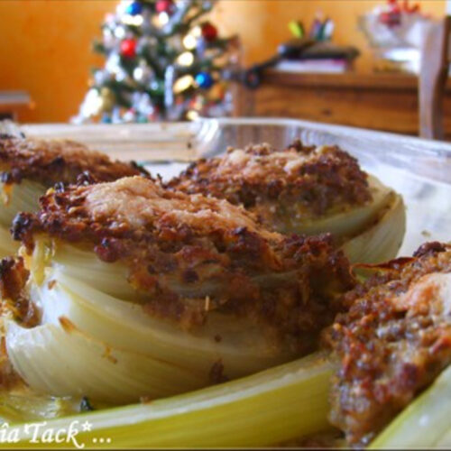 Fenouil farci gratiné, décorations de Noël en arrière-plan