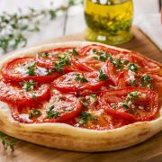 une tarte à la tomate thym huile d'olive