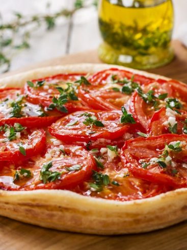 Tarte fine aux tomates, huile d'olive et thym