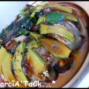 Plat d'aubergines et courgettes cuisinées.