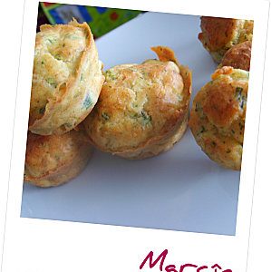 Muffins salés maison, aspect doré et appétissant.
