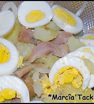 Salade de pommes de terre, œufs et hareng.