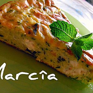 Part de quiche aux courgettes avec menthe fraîche