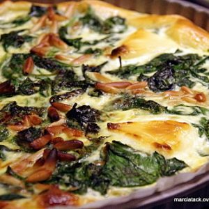 Quiche aux épinards, pignons et fromage