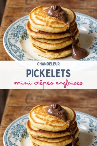 Pile de pickelets avec sauce chocolatée.