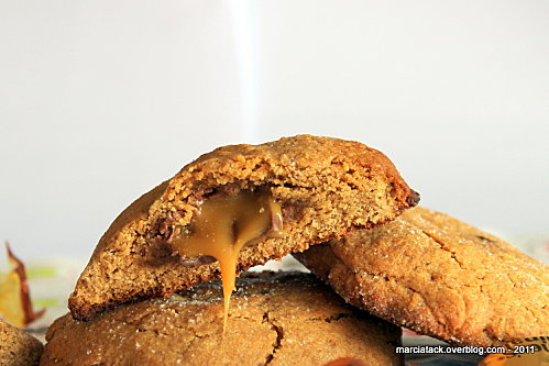Cookies-beurre-de-cacahuete-et-coeur-fondant-au-caramel