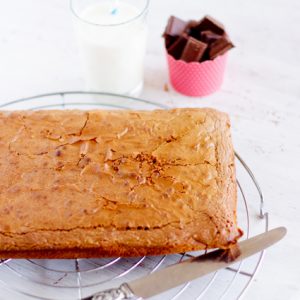 Brownie, lait et chocolat. Goûter gourmand.