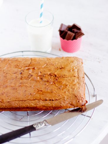 Brownie, lait et chocolat. Goûter gourmand.