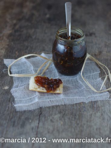 Confiture de figues artisanale sur pain et en pot