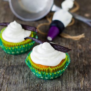 Cupcakes vanille, glaçage crème et gousse