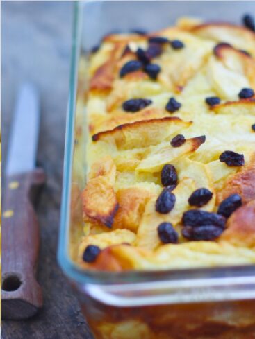 Pouding au pain aux pommes et raisins secs