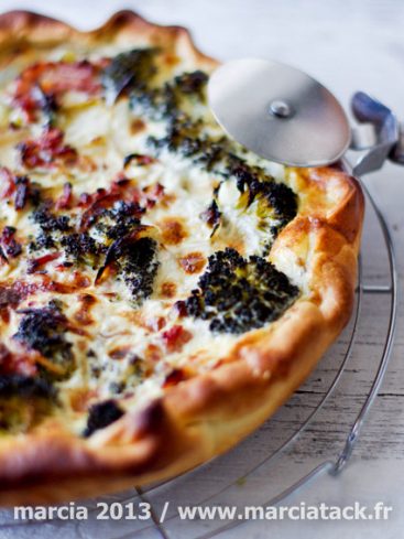 Quiche brocoli lardons, vue rapprochée, appétissante