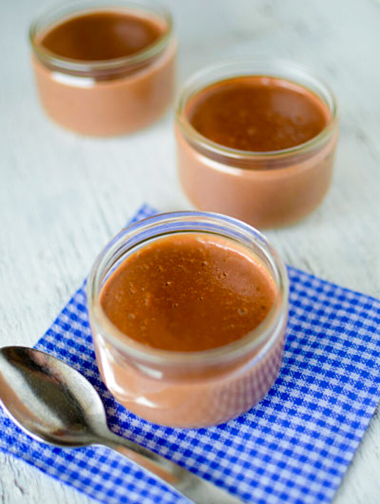 Ramequins de crème au chocolat fait-maison avec 3 ingrédients