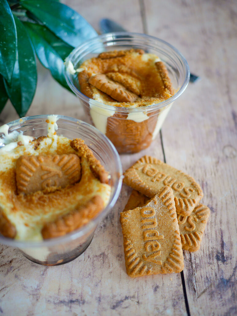 Tiramisu aux spéculoos préparé dans des verrines