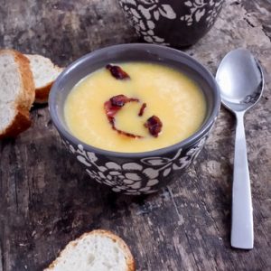 Soupe de potiron avec lardons et pain