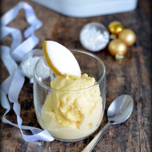 Glace au citron avec calisson, ambiance festive