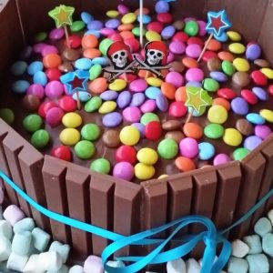 Recette du gateau d'anniversaire kit kat et smarties