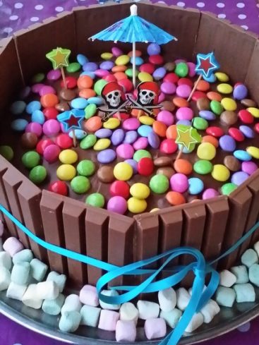 Recette du gateau d'anniversaire kit kat et smarties