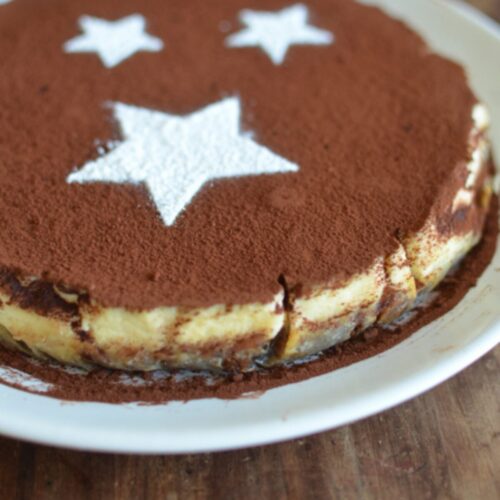 Cheesecake poudré cacao, décor étoiles sucre glace