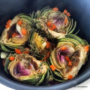 Artichauts farcis aux carottes et thym, prêts à cuire.