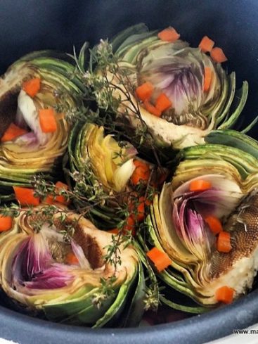 Artichauts farcis aux carottes et thym, prêts à cuire.