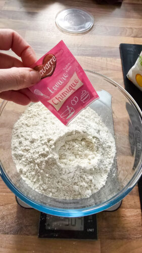 Préparation de pâte : ajout levure chimique