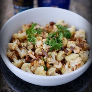 Salade de chou-fleur rôti avec noix et persil