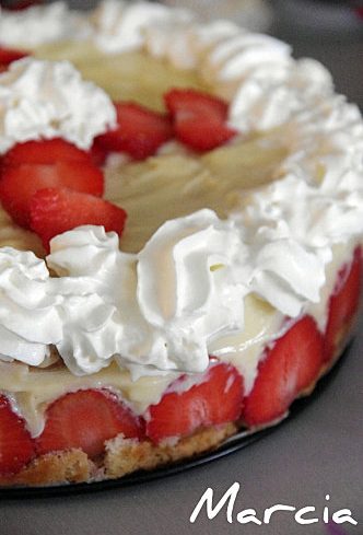 Fraisier, gâteau aux fraises et crème chantilly