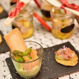 Verrines apéritives : saumon, asperges, toast