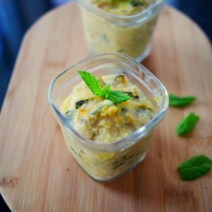 Flans de légumes en verrine, décorés de menthe