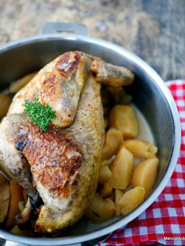 Poulet rôti aux pommes de terre, plat cuisiné