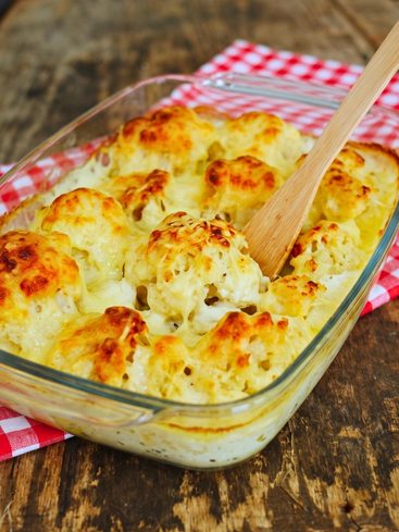 gratin de chou fleur pommes de terre dans un plat en verre transparent