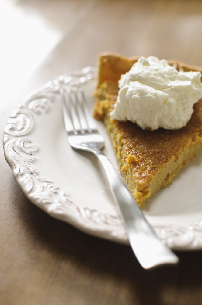 Part de tarte à la citrouille avec crème fouettée