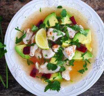 Ceviche de poulet avec avocat, citron vert et coriandre