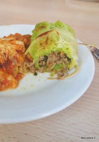 Plat de feuilles de chou farcies et gratin.