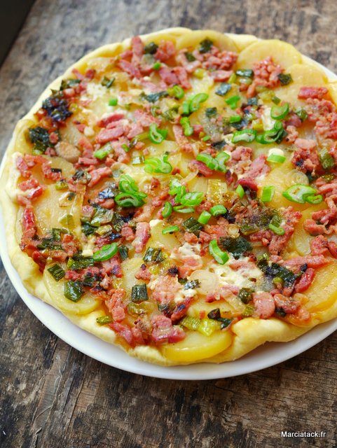Tarte aux pommes de terre, lardons et ciboulette
