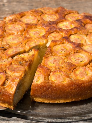 Gâteau renversé à la banane, appétissant