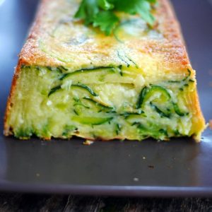 Cake aux courgettes et herbes fraîches