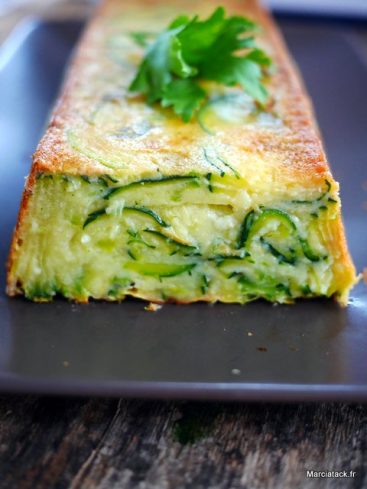 Cake aux courgettes et herbes fraîches