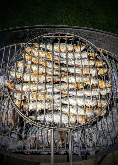 sardines au barbecue grillées au sel