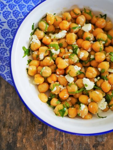Salade de pois chiches avec feta et persil