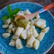recette de gnocchis de pommes de terre au pesto (ou pistou) de basilic