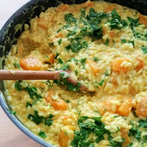 Risotto crémeux à la courge et au persil frais.