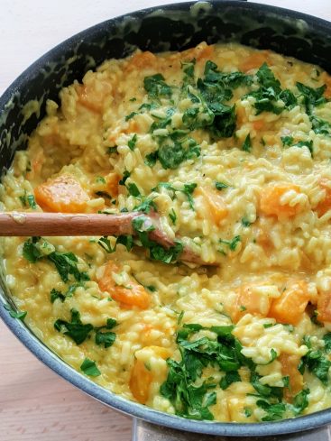 Risotto crémeux à la courge et au persil frais.
