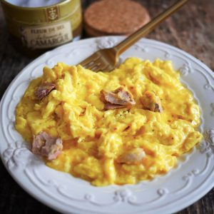 Oeufs brouillés au thon et fleur de sel Camargue