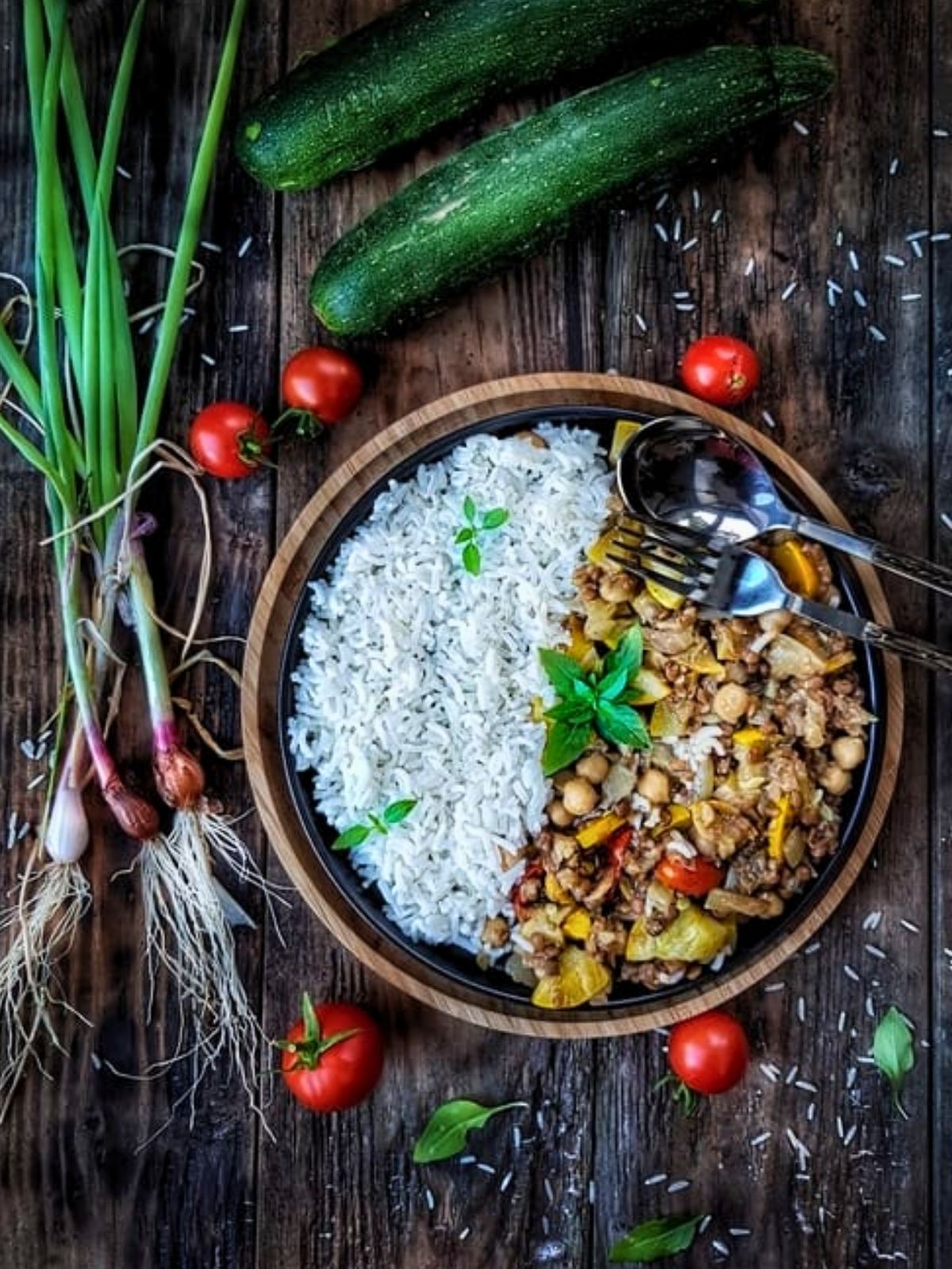 Ragoût de courgettes pois chiches lentilles et tomates cerises