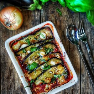 Gratin d'aubergines à la tomate et basilic frais