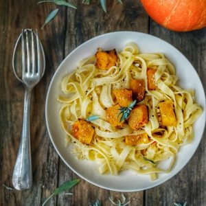 Pâtes à la courge butternut rôtie et sauge